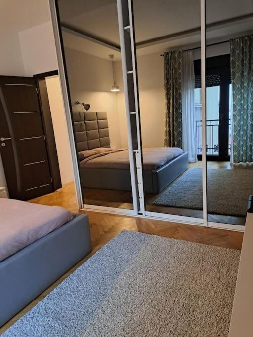 Classy Apartment With Parking In The City Center Bucharest Exterior photo